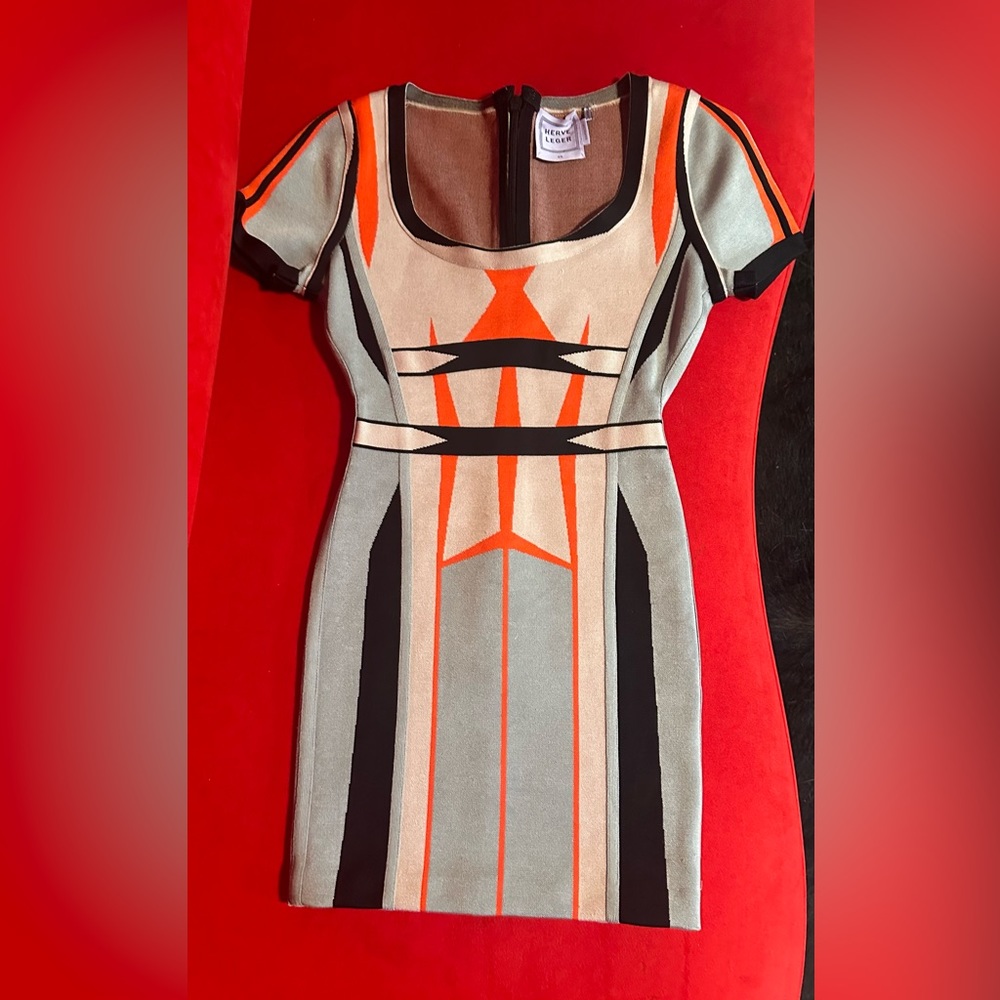 Herve Leger Geometric Cap Sleeve Mini Bodycon Dress 😍🤩